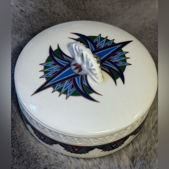 Treasures Of The Pharaohs Elizabeth Arden Trinket Dish Porcelain 4.5" w/ Lid - Picture 1 of 11